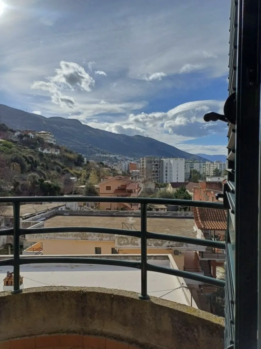Jepet me qira vila 2+1 super ballkon – 350€ – Vlorë — Vlorë - Foto 4