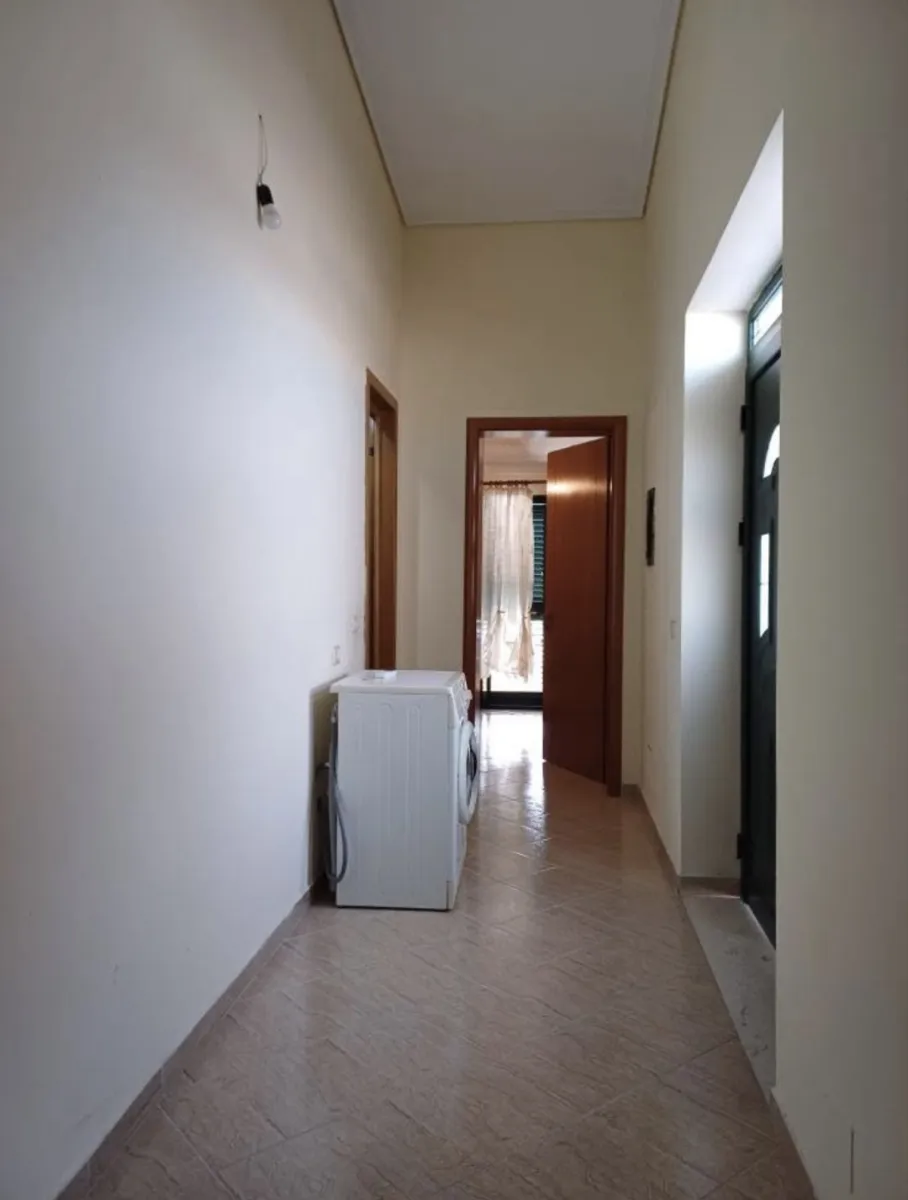 Jepet me qira vila 2+1 super ballkon – 350€ – Vlorë — Vlorë - Foto 5