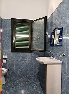 Jepet me qira vila 2+1 super ballkon – 350€ – Vlorë — Vlorë - Foto 9