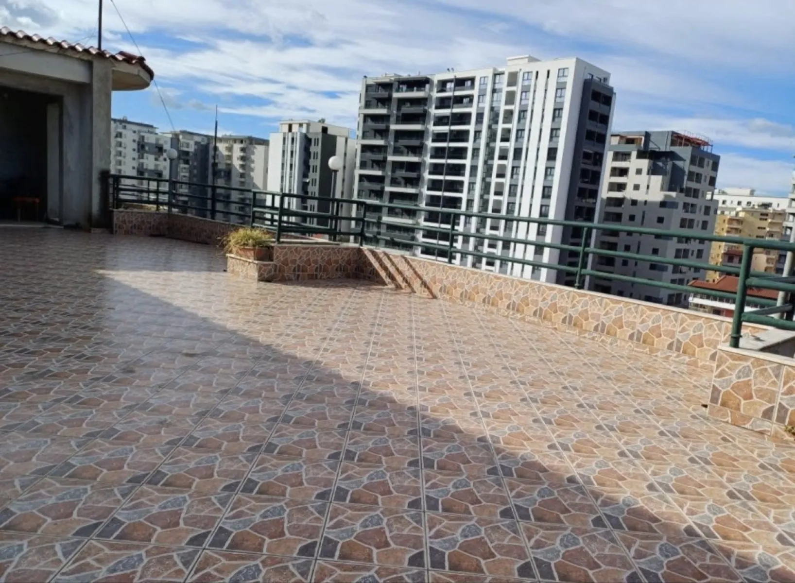 Jepet me qira vila 2+1 super ballkon – 350€ – Vlorë — Vlorë - Foto 10