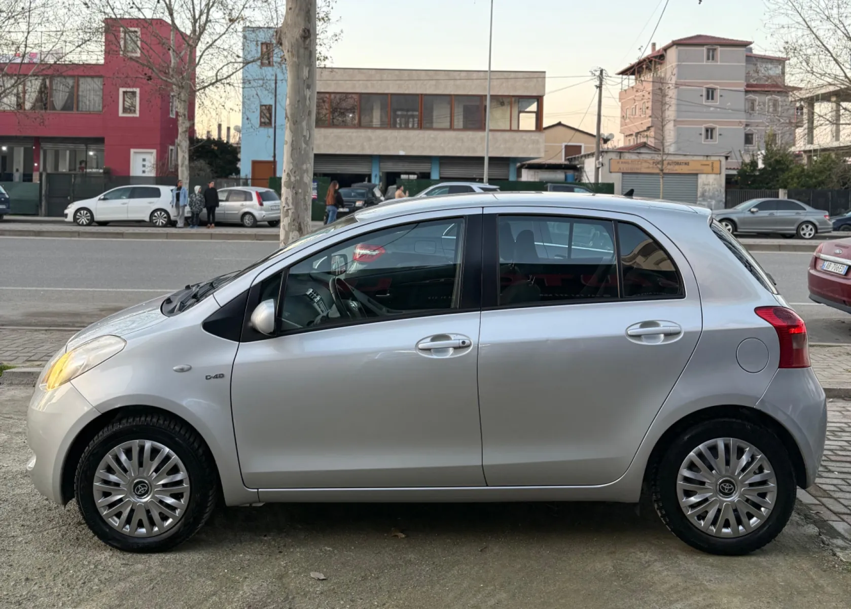 Toyota Yaris 1.4 Nafte Automat 🇨🇭 - Foto 7