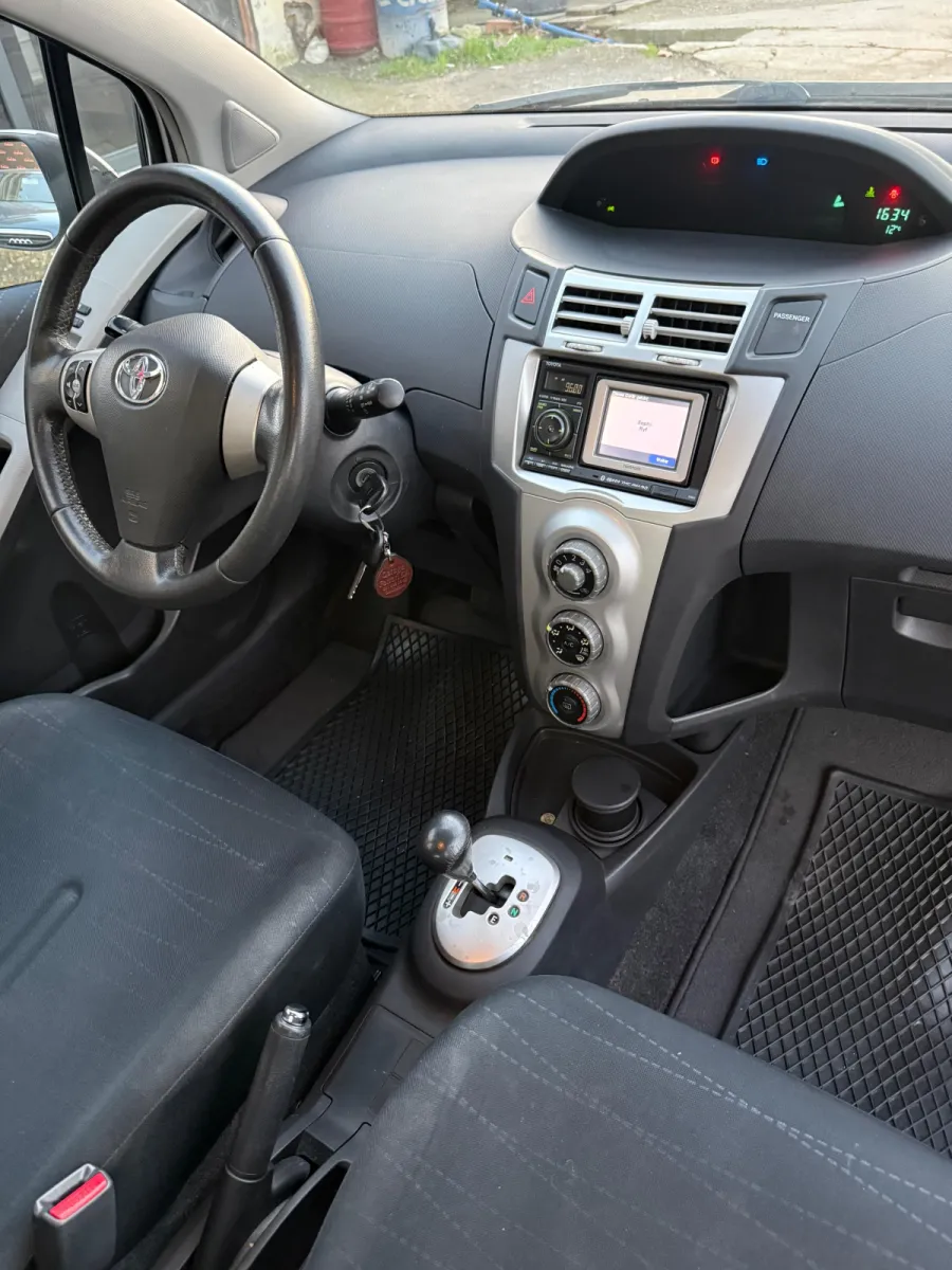 Toyota Yaris 1.4 Nafte Automat 🇨🇭 - Foto 9