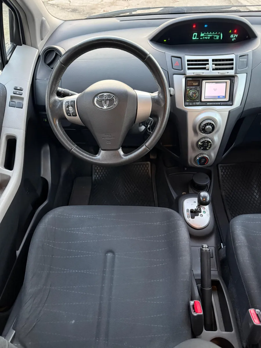 Toyota Yaris 1.4 Nafte Automat 🇨🇭 - Foto 13