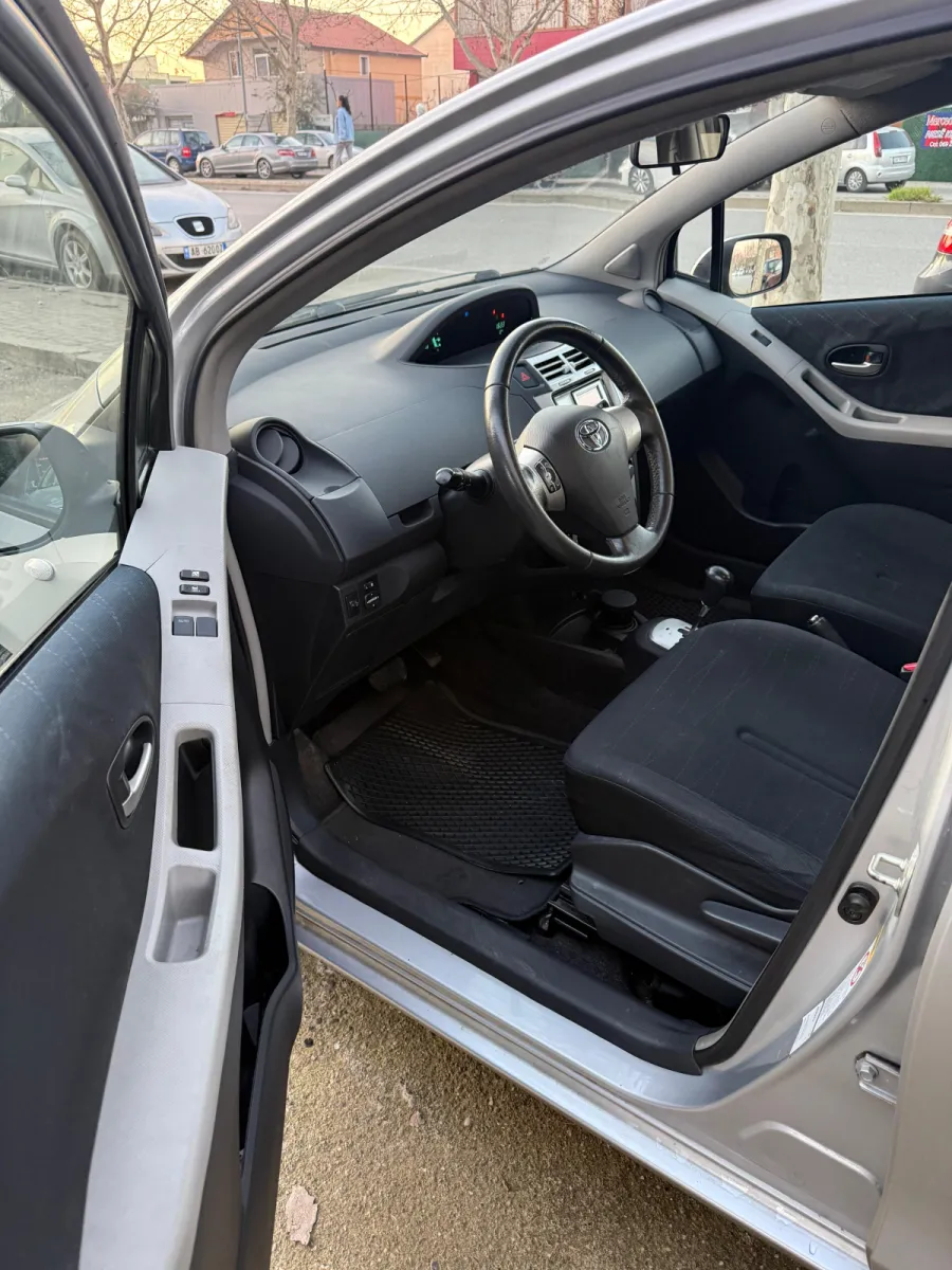 Toyota Yaris 1.4 Nafte Automat 🇨🇭 - Foto 15