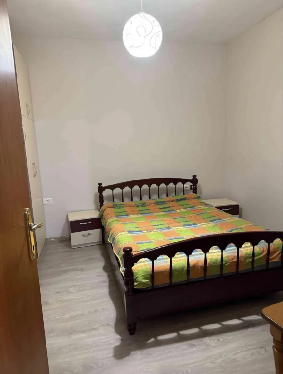 Jepet me qira 1+1 apartment – 40,000 Lek – Tiranë — Tiranë - Foto 3