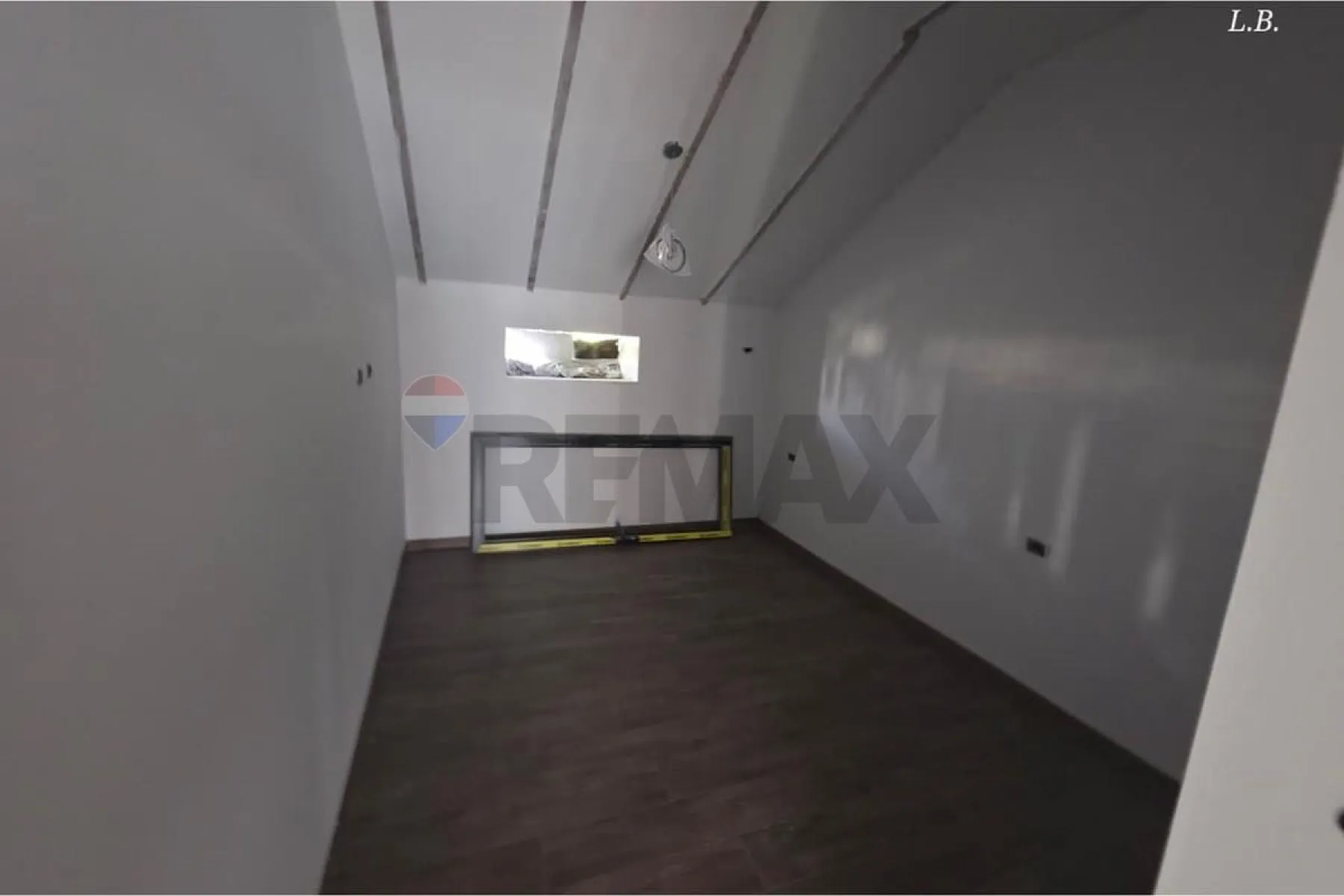 Apartament per shitje Shallvaret ,Tiranë – 165,000€ – I mirë — Tiranë - Foto 1