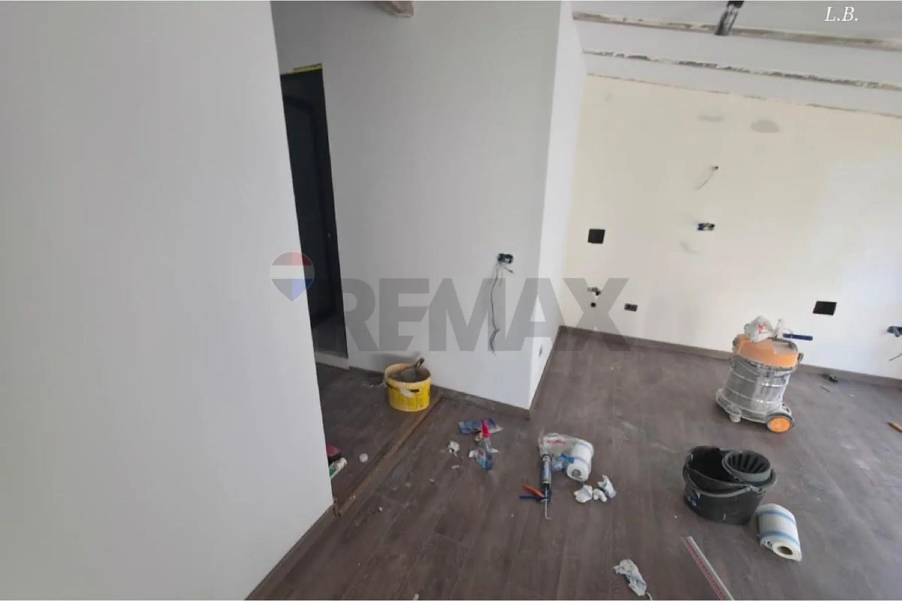 Apartament per shitje Shallvaret ,Tiranë – 165,000€ – I mirë — Tiranë - Foto 2