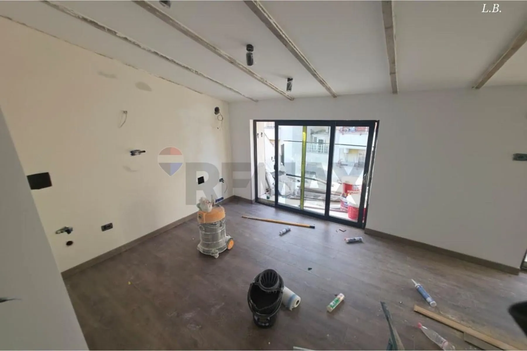 Apartament per shitje Shallvaret ,Tiranë – 165,000€ – I mirë — Tiranë - Foto 3