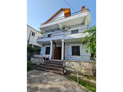 Vilë 3 katëshe me qira, komplesi – 3,500€ – Tirane — Tirane - Foto 9