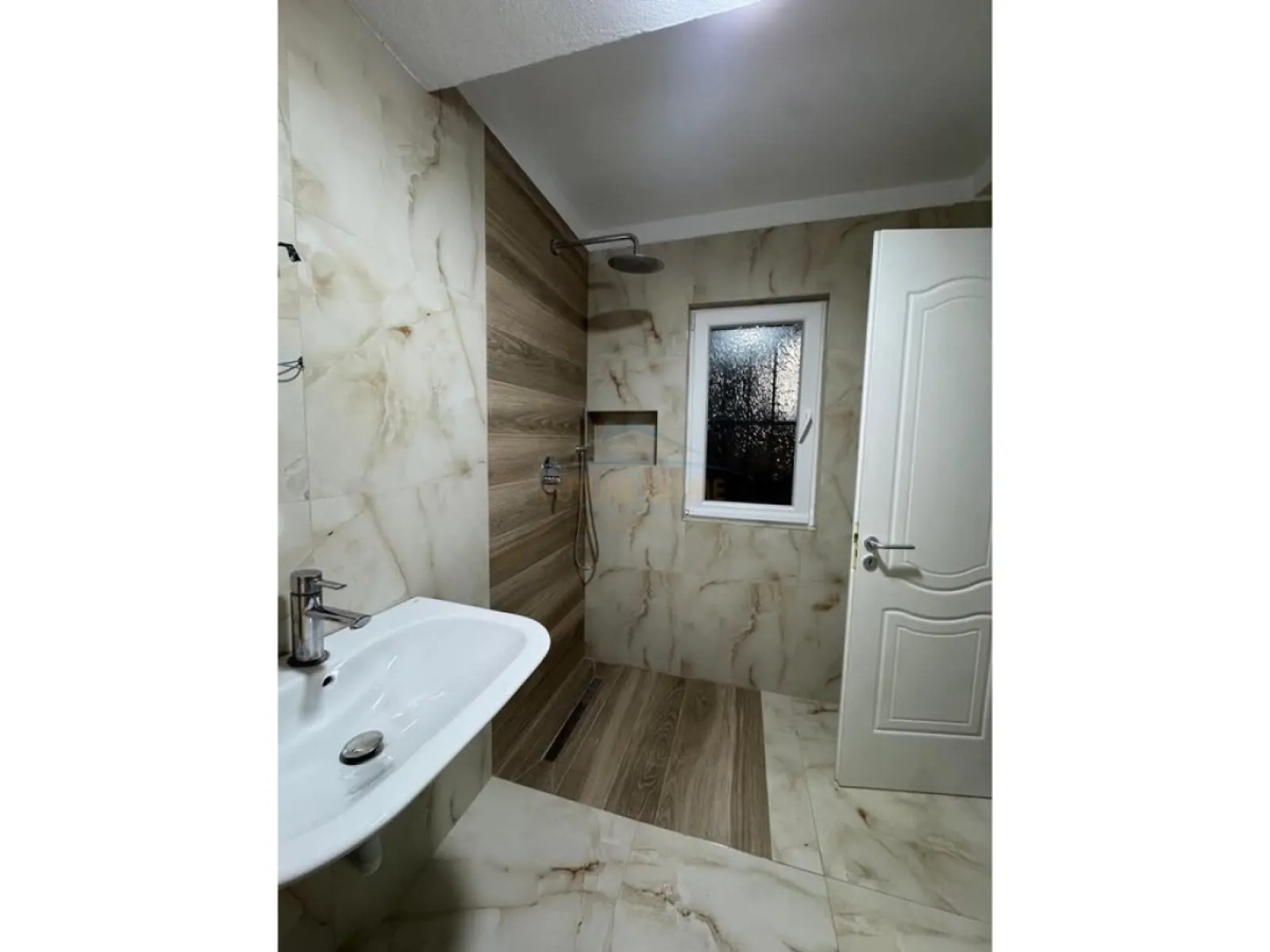 Apartament me qira 2+1+2, Rruga – 700€ – Tirane — Tirane - Foto 6