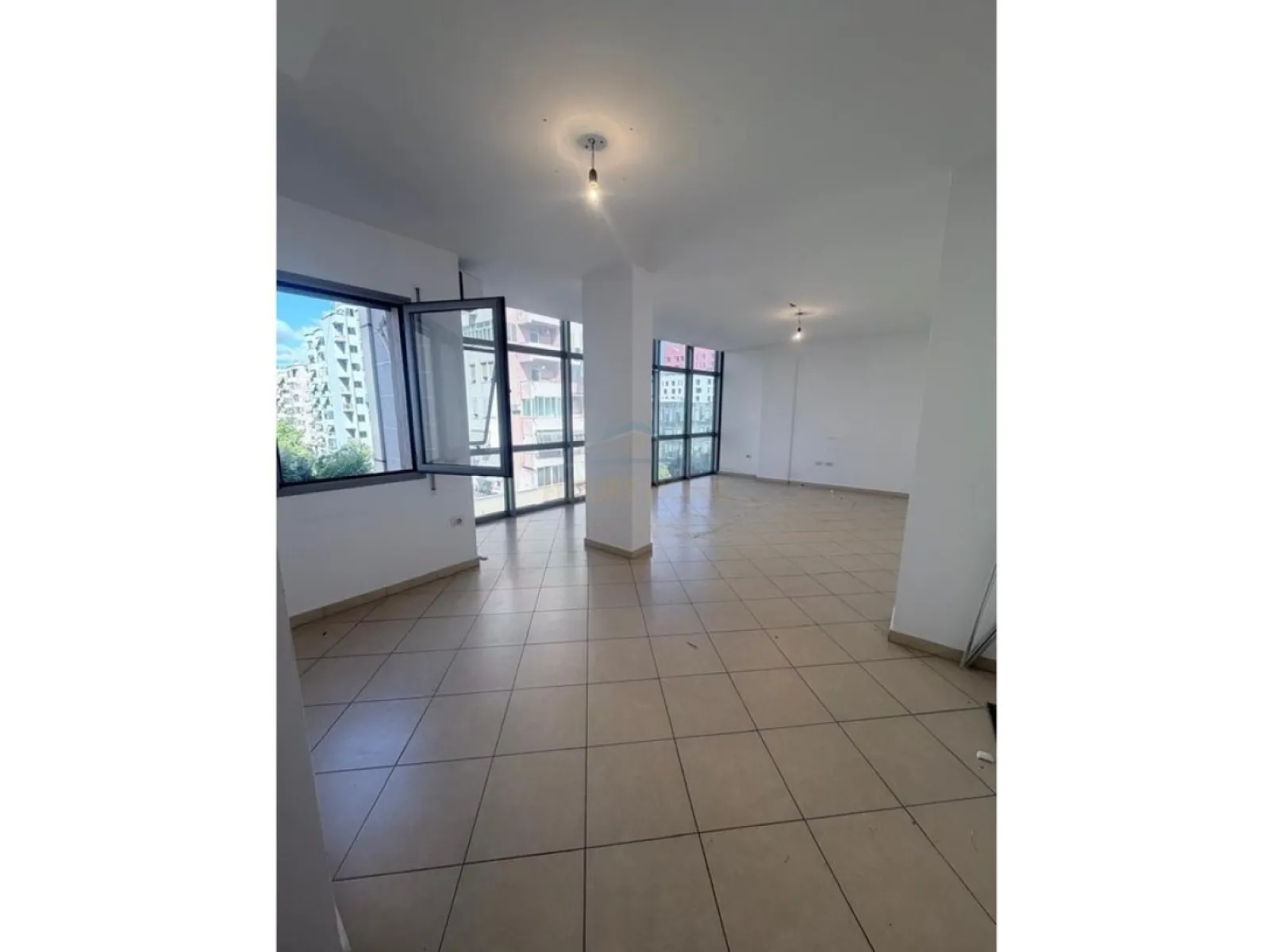Shitet, Apartament 2+1, 21-Dhjetori , Tirane – I shkëlqyer — Tirane - Foto 3