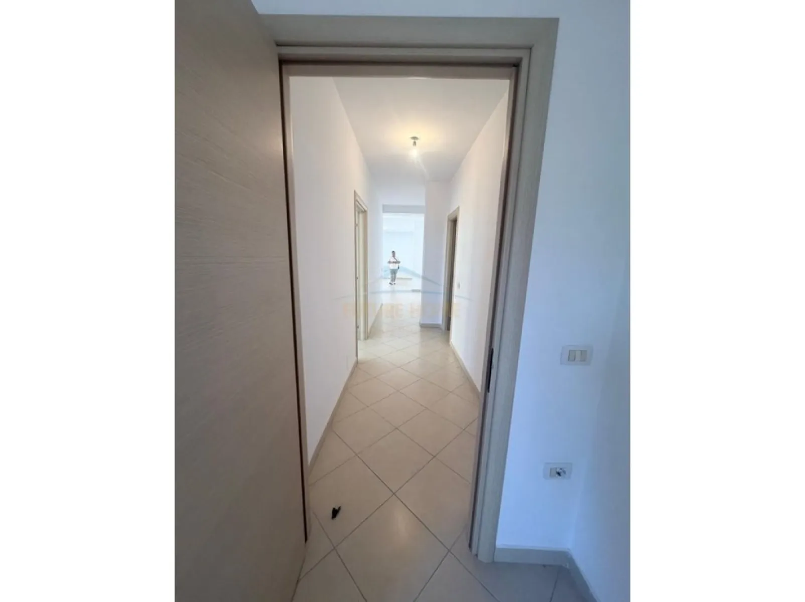 Shitet, Apartament 2+1, 21-Dhjetori , Tirane – I shkëlqyer — Tirane - Foto 4