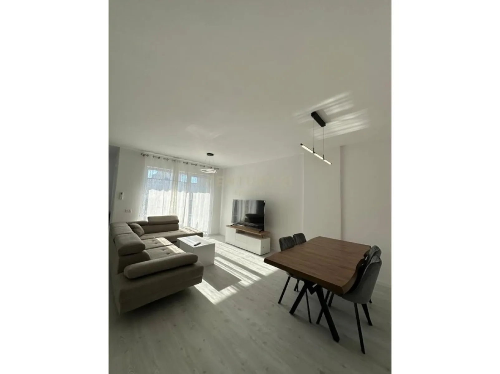 Apartament 3+1+2 me qira, i mobiluar, – 800€ – Durres — Durres - Foto 3