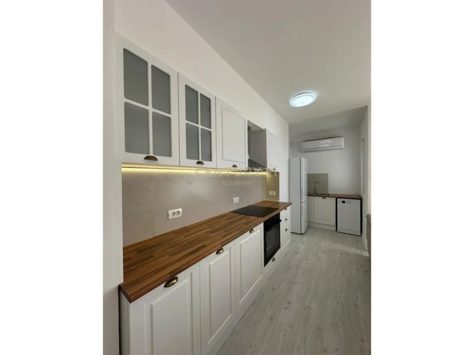 Apartament 3+1+2 me qira, i mobiluar, – 800€ – Durres — Durres - Foto 4