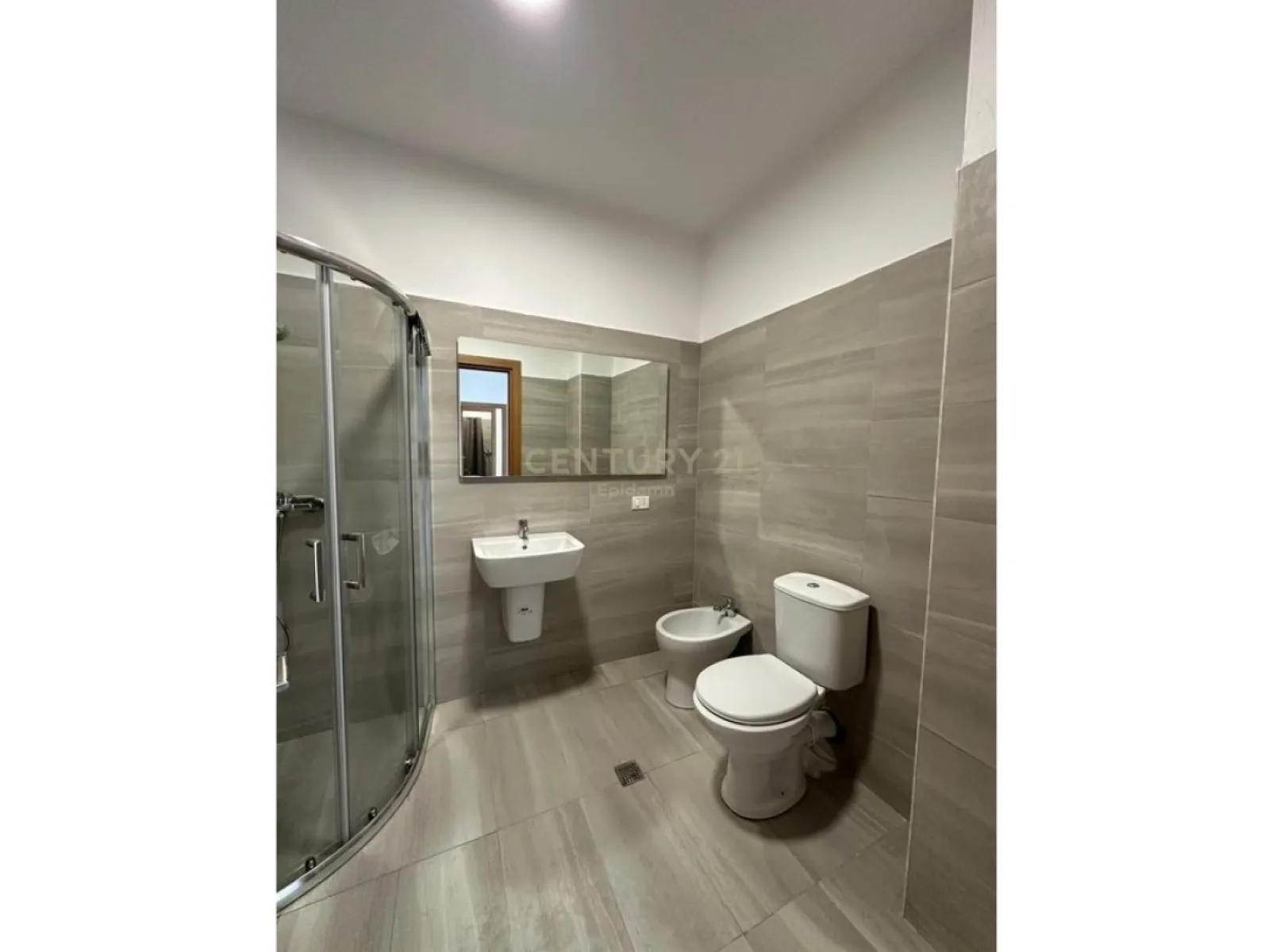 Apartament 3+1+2 me qira, i mobiluar, – 800€ – Durres — Durres - Foto 8