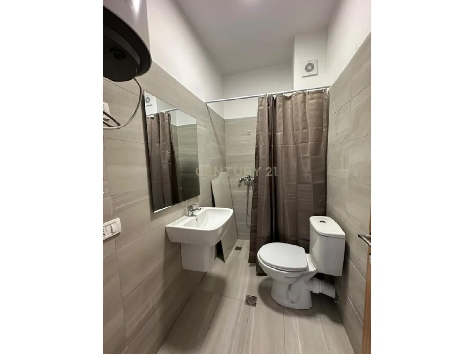 Apartament 3+1+2 me qira, i mobiluar, – 800€ – Durres — Durres - Foto 9
