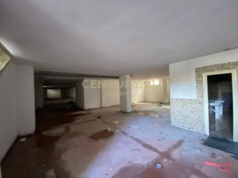 Ambient buzë plazhit me qera 525m², kati -1