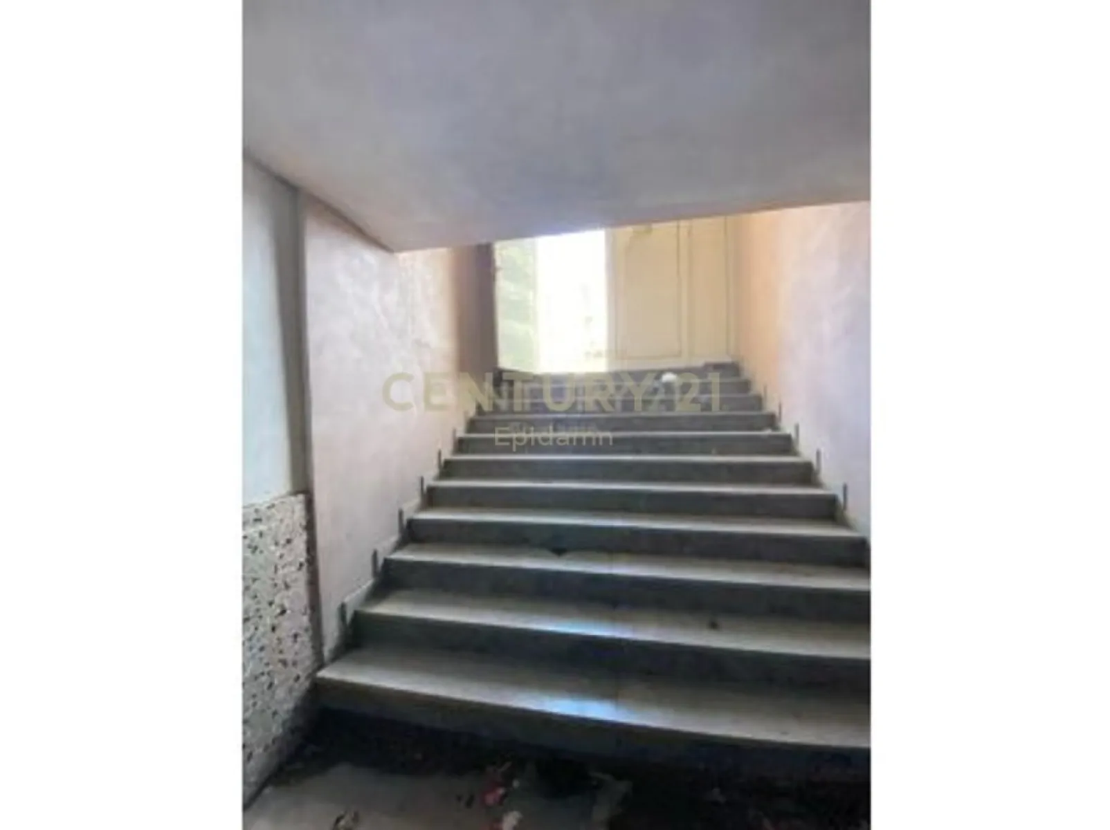 Ambient buzë plazhit me qera 525m², kati -1 – Durres — Durres - Foto 2