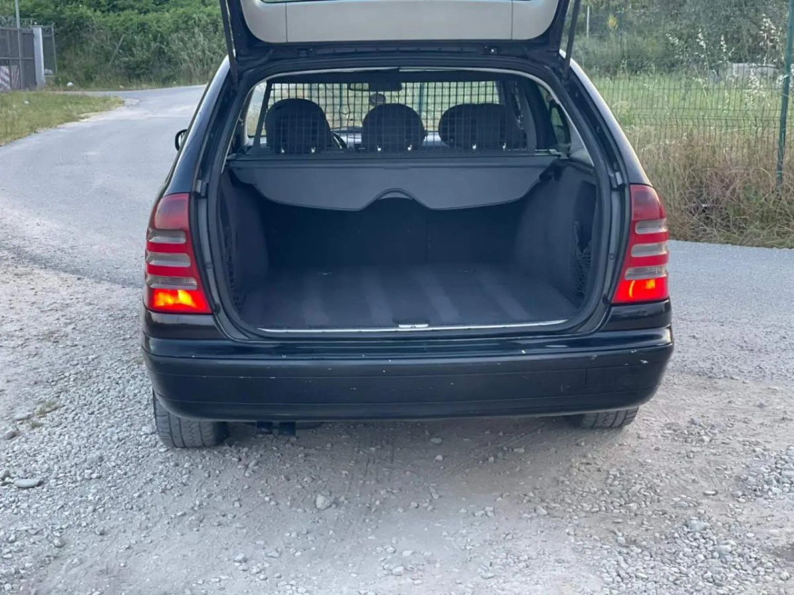 W203 Shitet ose Ndrim – 2,600 Lek – Tiranë – I shkëlqyer — Tiranë - Foto 4
