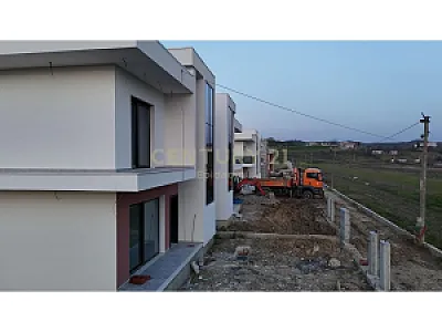 Vilë Individuale në Shitje – 340,000€ – Durres – I mirë — Durres - Foto 3