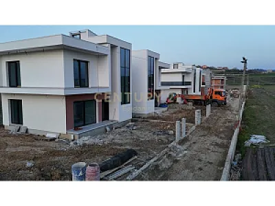 Vilë Individuale në Shitje – 340,000€ – Durres – I mirë — Durres - Foto 5