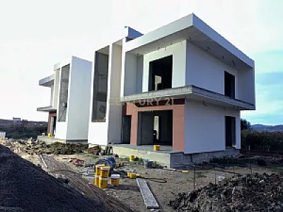 Vilë Individuale me Pishinë – 340,000€ – Durrës – I mirë — Durrës - Foto 1