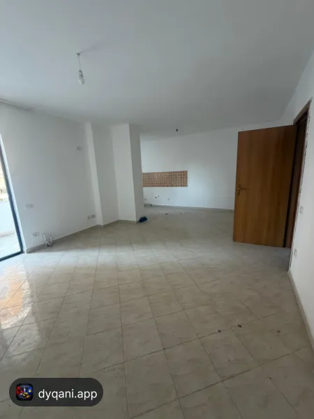 Shitet apartament 2+1 120 m2 – 140,000€ – Durrës – I mirë — Durrës