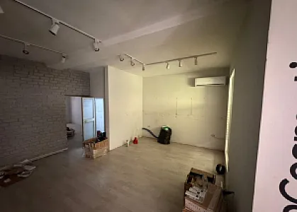 Jepet Me Qira Dyqan 100 M² – 1,500€ – Tiranë – Si i ri — Tiranë - Foto 4