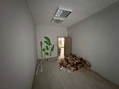 Jepet Me Qira Dyqan 100 M² – 1,500€ – Tiranë – Si i ri — Tiranë - Foto 8