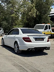 Makinë me qira c220 naftë automatike – Durrës – I shkëlqyer — Durrës - Foto 3