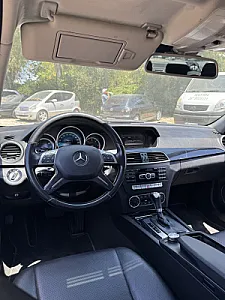 Makinë me qira c220 naftë automatike – Durrës – I shkëlqyer — Durrës - Foto 5