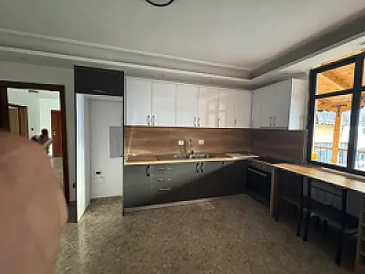 Apartament 3+1+2 me qira, pallat – 55,000€ – Tirane – I mirë — Tirane - Foto 2