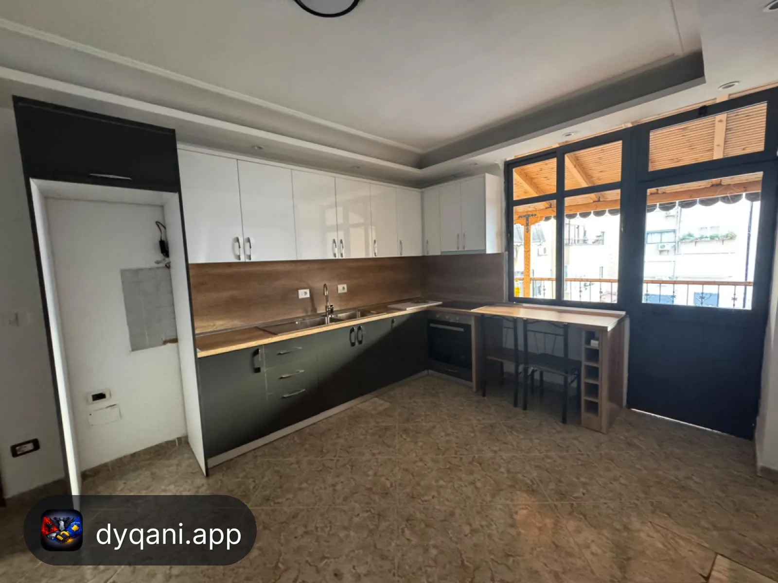 Apartament 3+1+2 me qira, pallat – 55,000€ – Tirane – I mirë — Tirane - Foto 3