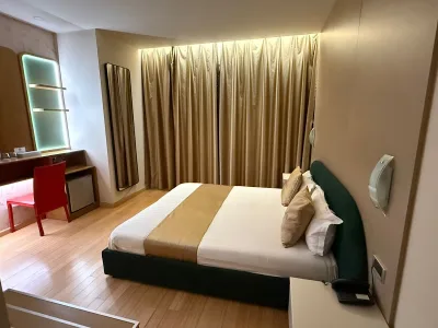 Sky 2 Hotel