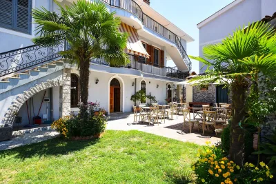 Rose Garden Hotel