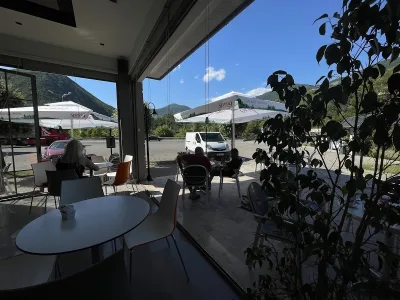 Bar market
