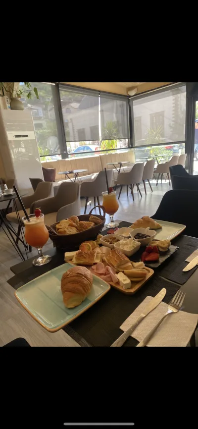 Es cafe lounge