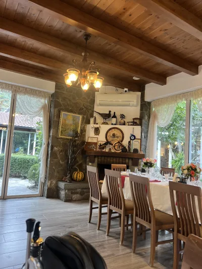 Baçe Mbret Bar & Restaurant