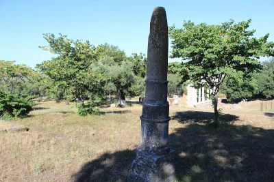 Obelisku i Apollon-it