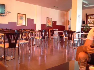 Maxhelaku Bar-Kafe