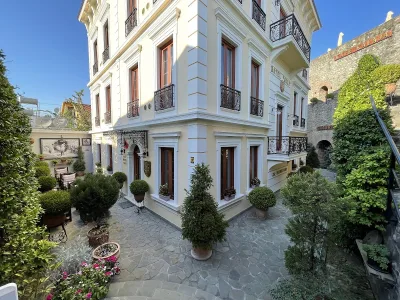 Guri Hotel