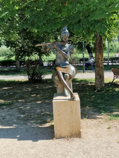 Lady with a pipe Monument