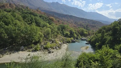 Uji Ftohte Tepelene Lagoon