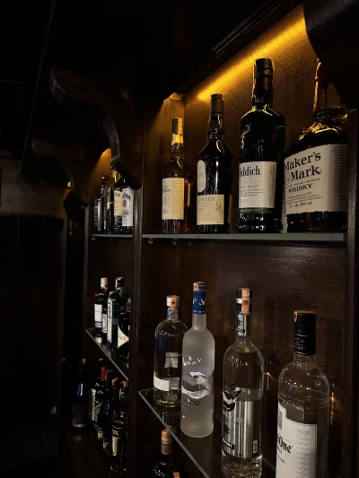 Chaplin Bar