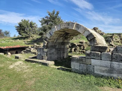 Storehouses & cistern