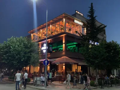 Hotel Tomorri