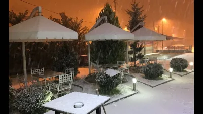Bar Kafe, Kalçeto, Lavazh & Xhama të Zi "MERI D&D"