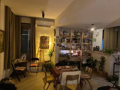 Social Space for Deconstruction
