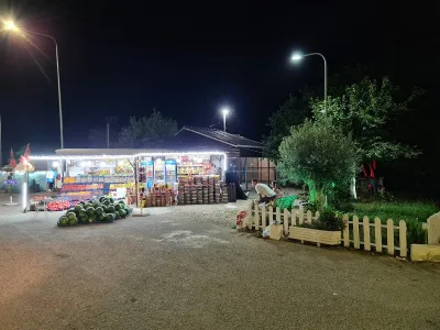 Fruta Perime..Mani i kuvenit Bar Tualet