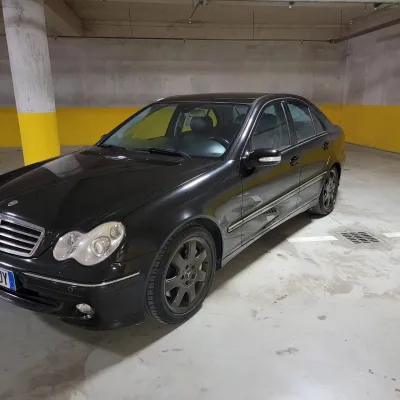 Rent Alb Bossen - Makina me qera